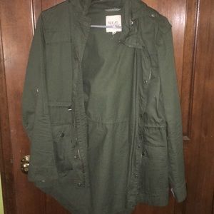 women’s size small olive green army jacket hooded